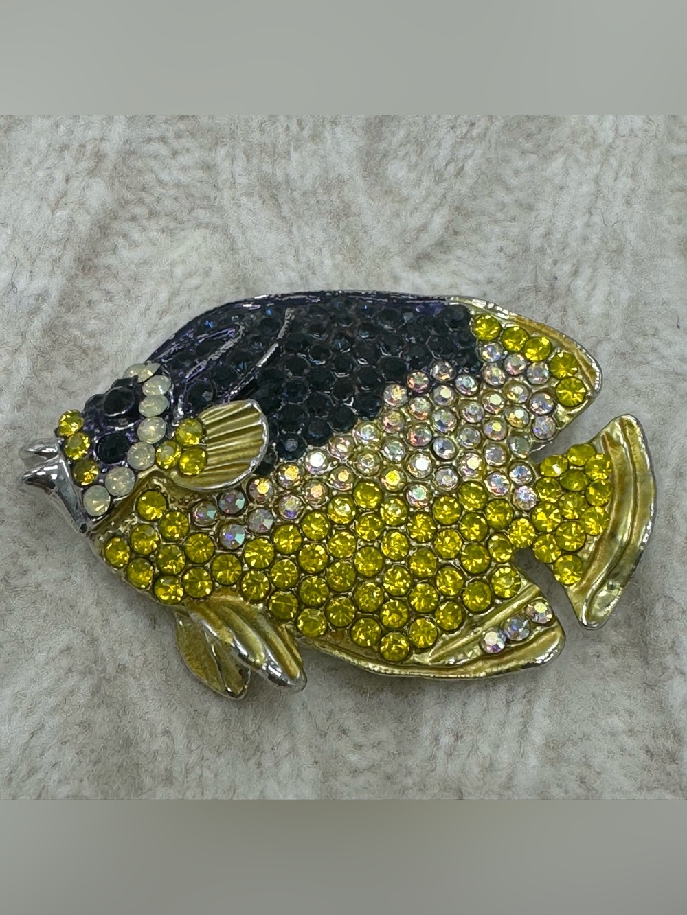 Crystal Fish Brooch Rhinestone Jeweled Pin Gold Tone